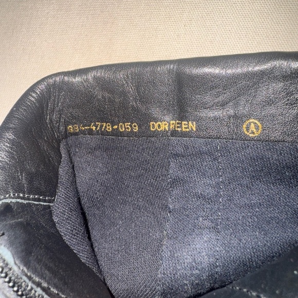 Black Ankle Boots with Smooth Leather and Minimalist Design - Picture 8 of 8